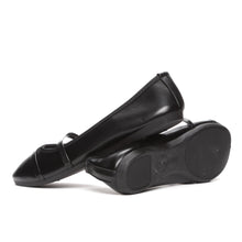 Load image into Gallery viewer, Solemate Ladies Wharton Ballet Flats in Black
