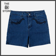 Load image into Gallery viewer, SM Woman Plus Size Floral Embroidered Denim Shorts in Indigo
