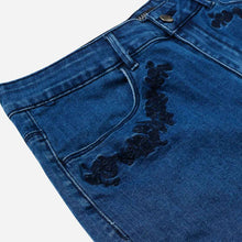 Load image into Gallery viewer, SM Woman Plus Size Floral Embroidered Denim Shorts in Indigo
