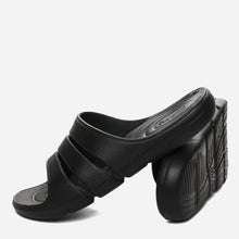 Load image into Gallery viewer, Cozzy Ladies&#39; Hiroshi Bedroom Slippers in Black
