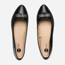 Load image into Gallery viewer, Solemate Ladies&#39; Silver Ballet Flats in Black
