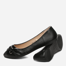 Load image into Gallery viewer, Solemate Ladies&#39; Sodium Bow Flats in Black
